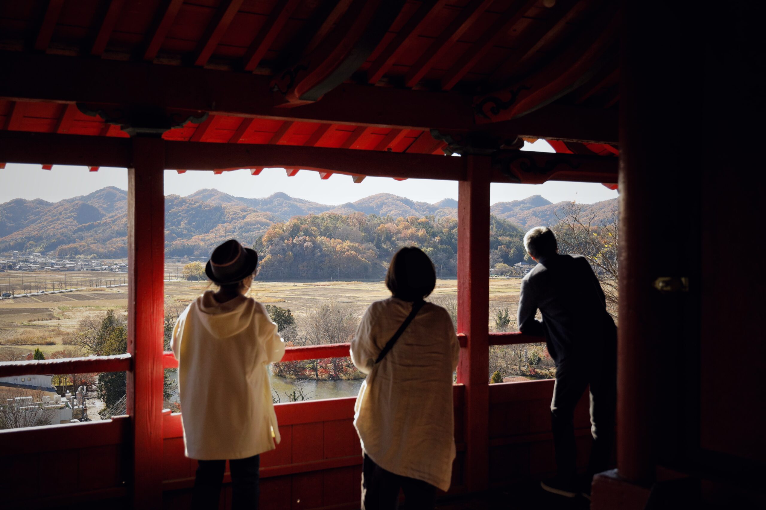 お寺　参拝客